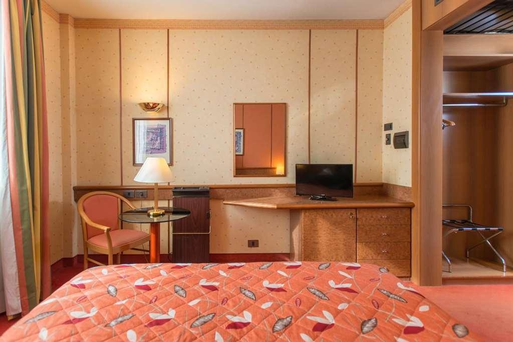 Meditur Hotel Pomezia Værelse billede