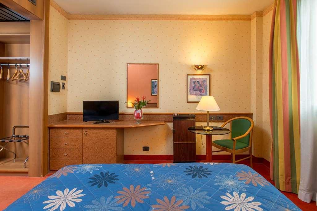 Meditur Hotel Pomezia Værelse billede