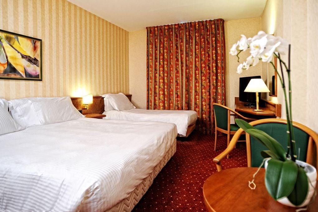 Meditur Hotel Pomezia Eksteriør billede