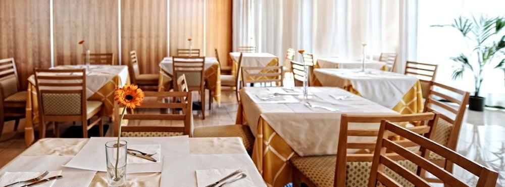 Meditur Hotel Pomezia Eksteriør billede