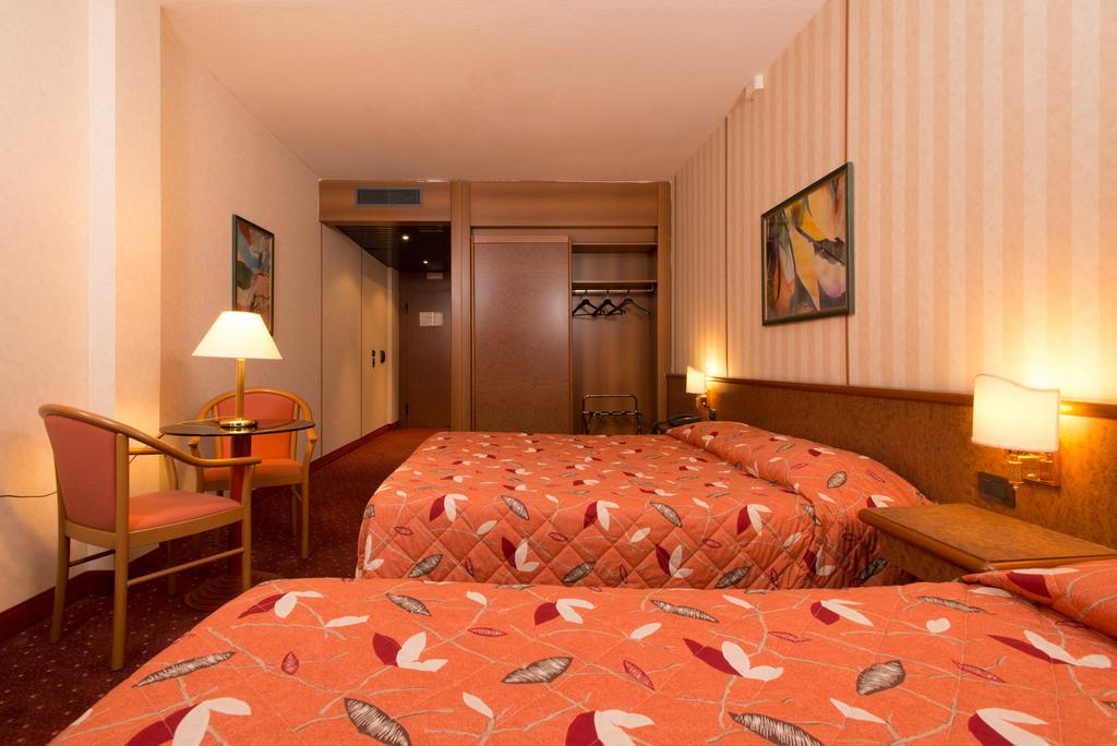 Meditur Hotel Pomezia Eksteriør billede