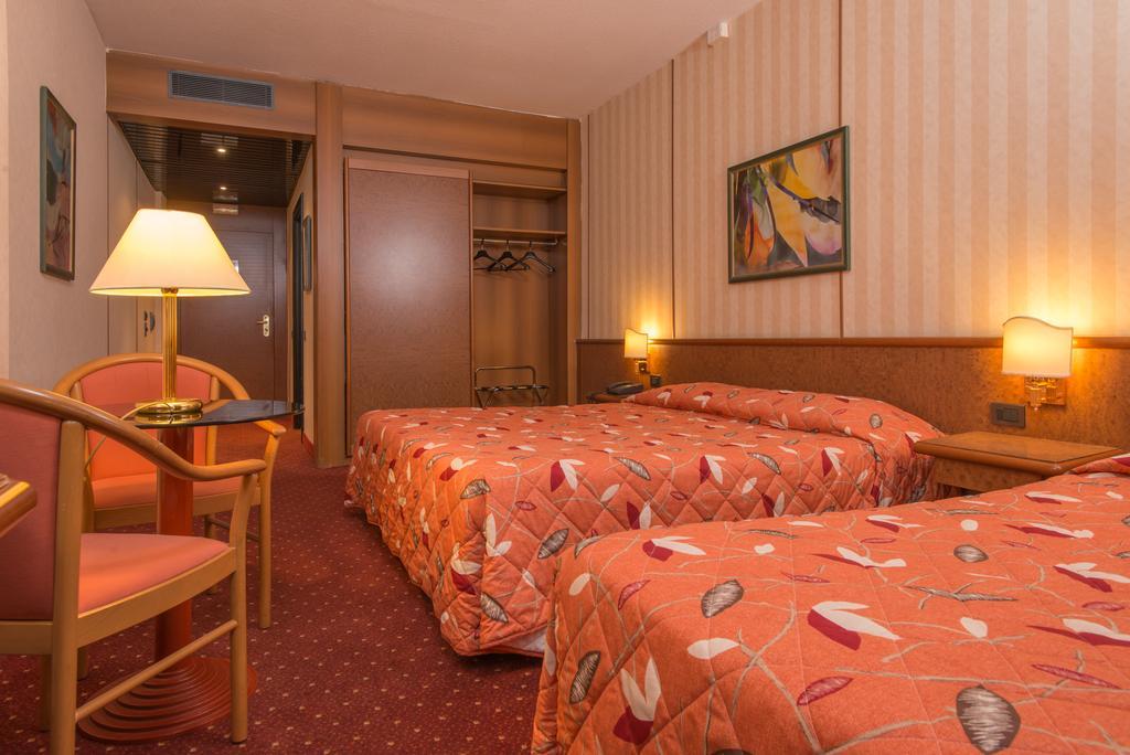Meditur Hotel Pomezia Eksteriør billede