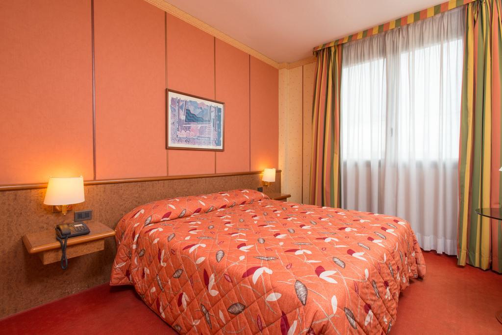 Meditur Hotel Pomezia Eksteriør billede