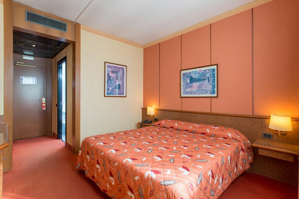 Meditur Hotel Pomezia Eksteriør billede
