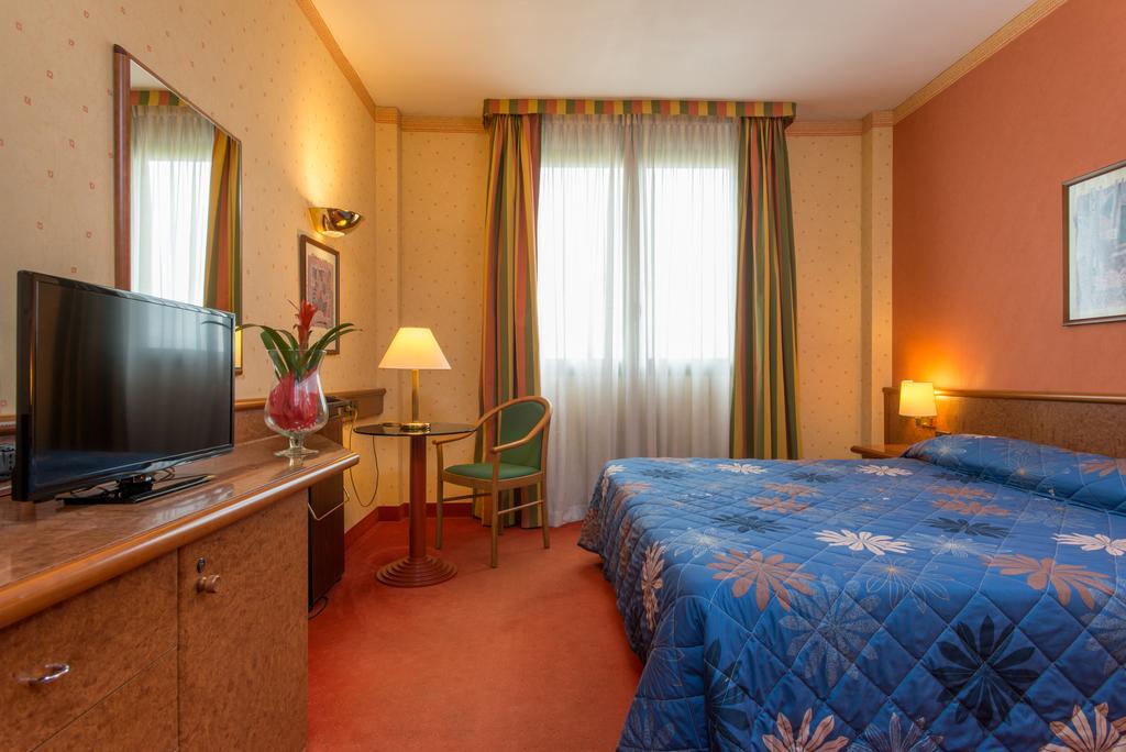 Meditur Hotel Pomezia Eksteriør billede