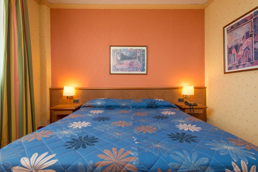 Meditur Hotel Pomezia Eksteriør billede