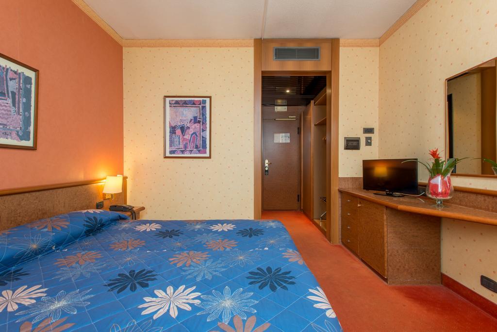 Meditur Hotel Pomezia Eksteriør billede