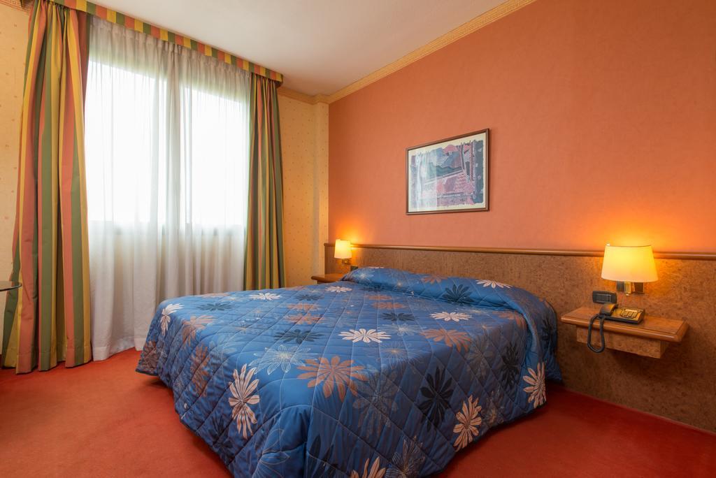 Meditur Hotel Pomezia Eksteriør billede