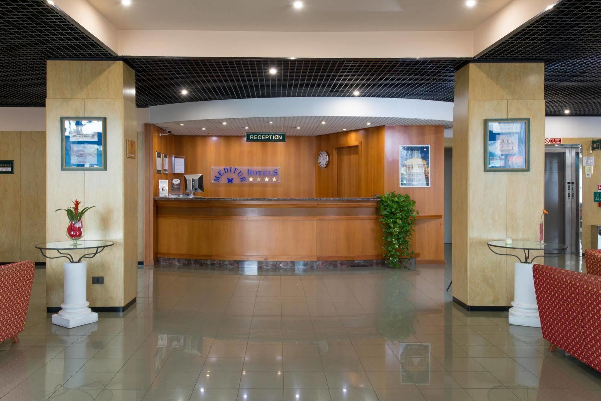 Meditur Hotel Pomezia Eksteriør billede